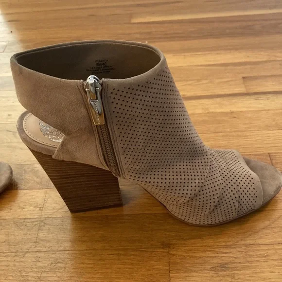 *last chance!!* Vince Camuto | Women’s tan suede side zip wedges - Picture 9 of 16